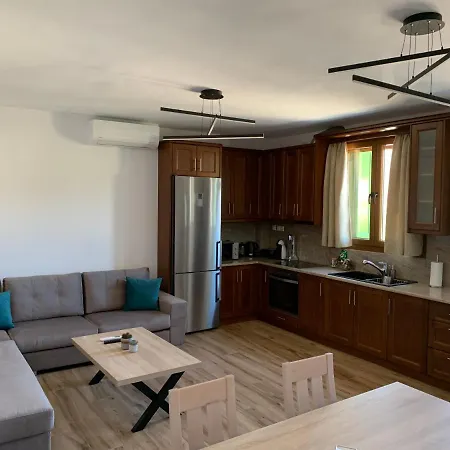 Komis Crown - Luxury Komi (Tinos)