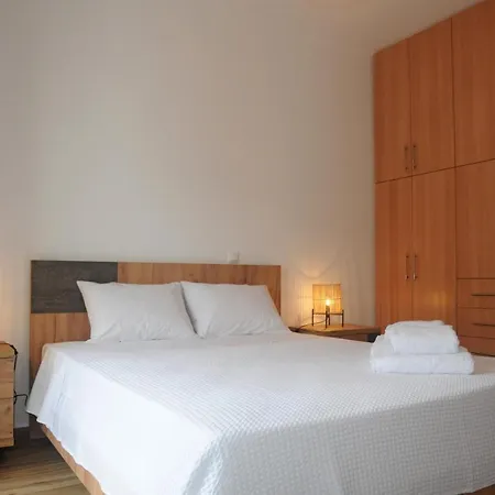 Komis Crown - Luxury Komi (Tinos)